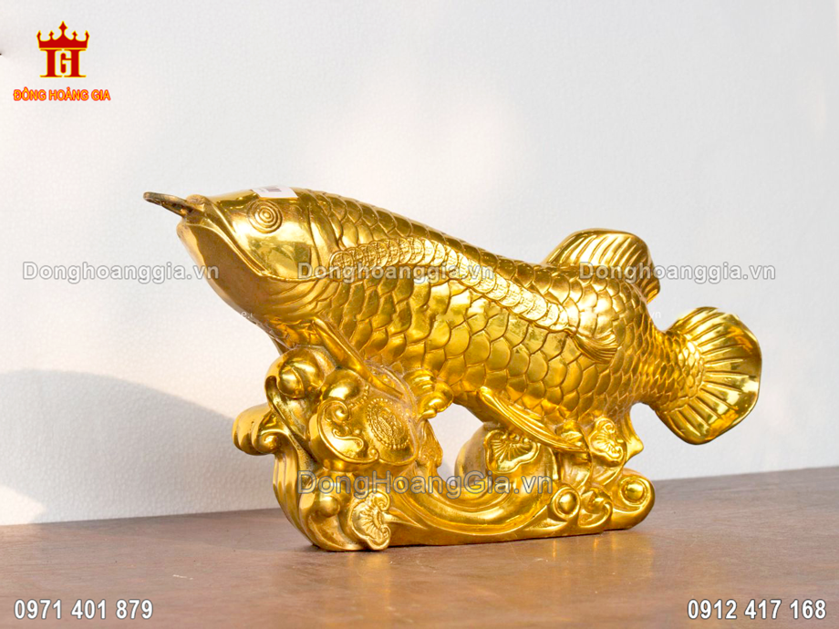 Tượng Cá rồng mạ vàng được nghệ nhân chế tác hoàn toàn thủ công truyền thống